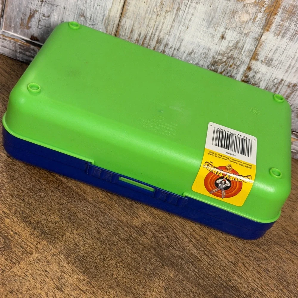Vintage 1999 Looney Tunes Bugs Bunny Soccer Pencil Box Blue Green Warner Bros
